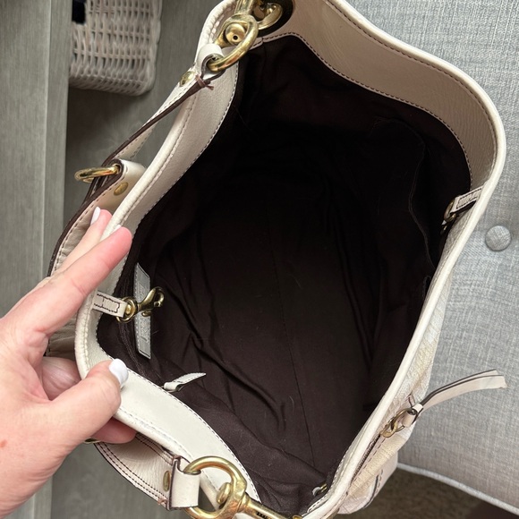 Coach Cream Designer Shoulder Bag - Picture 7 of 9